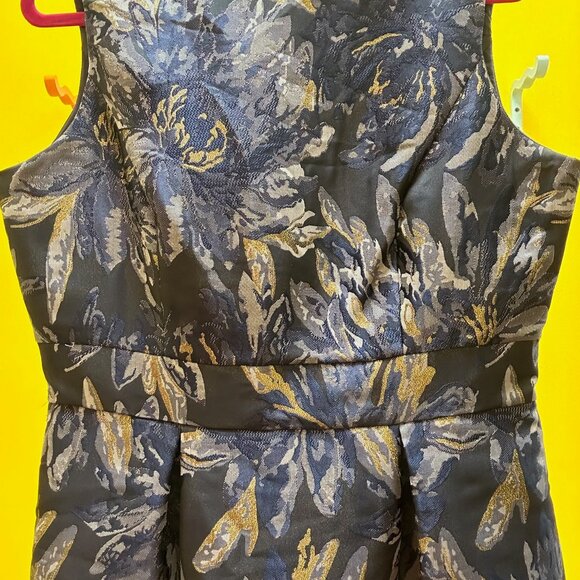 Navy Floral Formal Fit & Flare Sleeveless with deep v in the back Size 14 - Picture 2 of 6